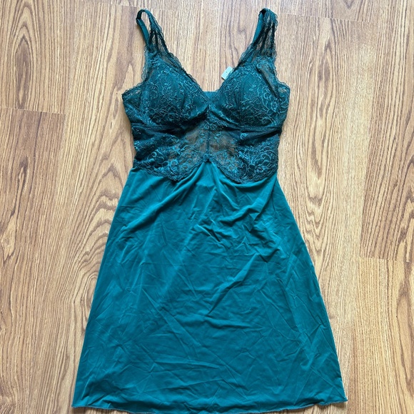 La Vie en Rose Green Lace Dress - Picture 1 of 3